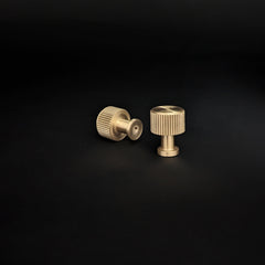 Luca Reeded Series | Knob